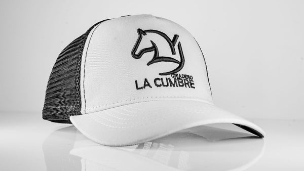 GORRA BORDADA BLANCA