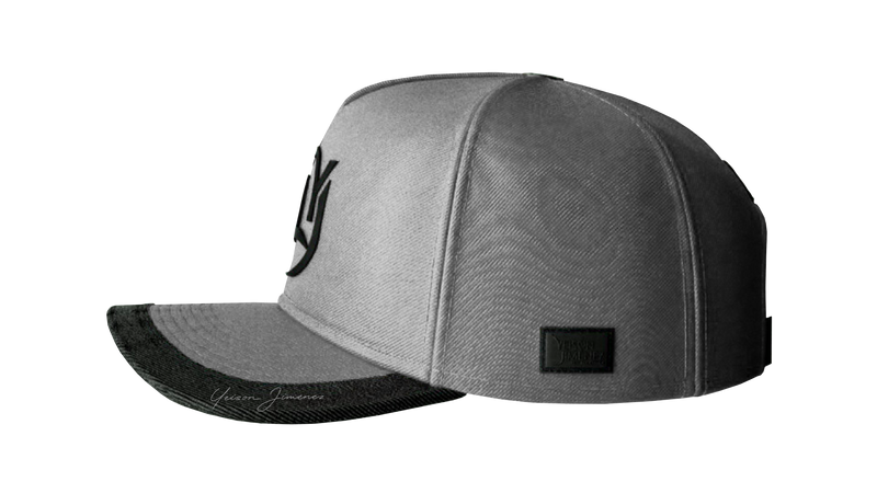 GORRA GRIS COLECCIÓN DELUXE 2025